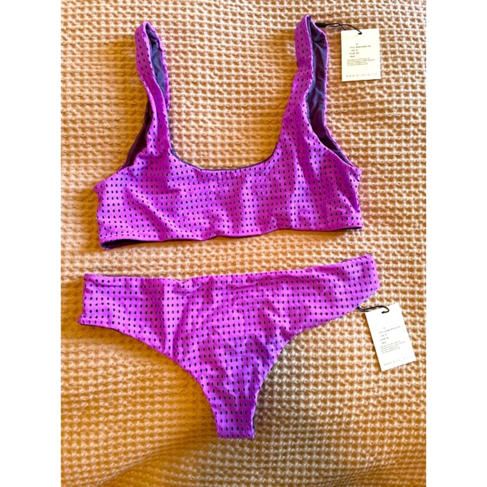 Acacia set in Iris